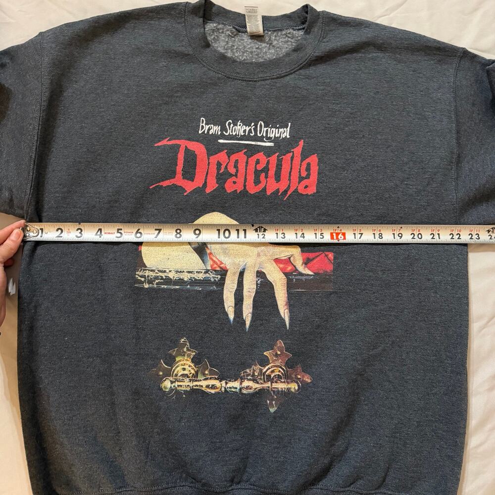 Gildan Bram Stoker Dracula Graphic Crewneck Sweatshirt Large - Picture 8 of 10
